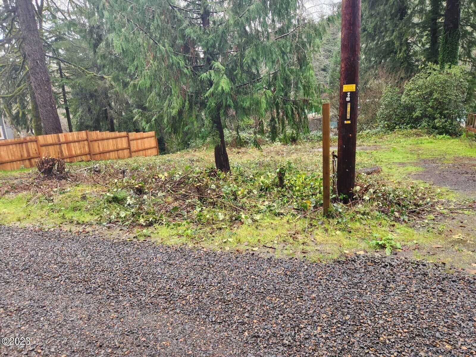 Property Photo:  649 N Deerlane Drive  OR 97368