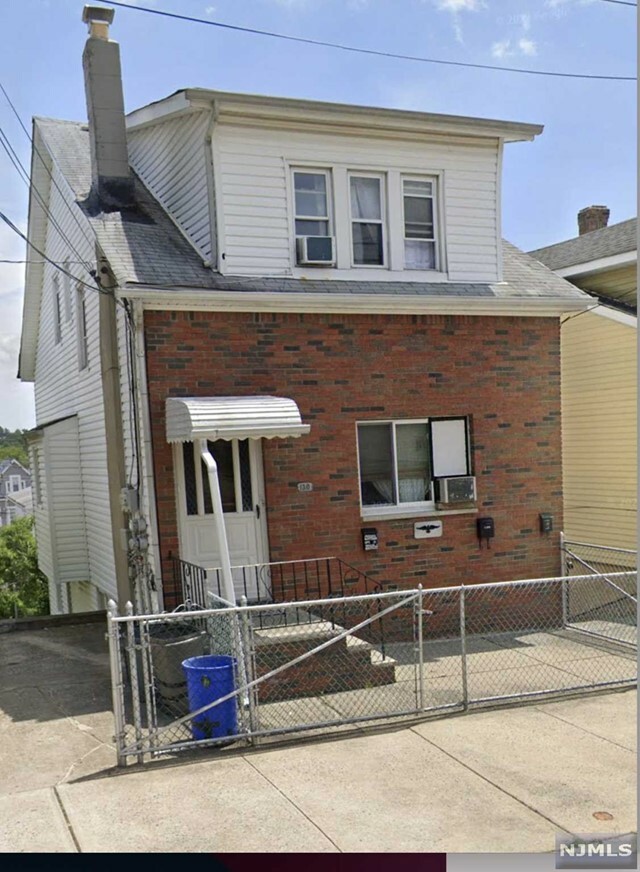 Property Photo:  130 Farnham Avenue 2  NJ 07026 