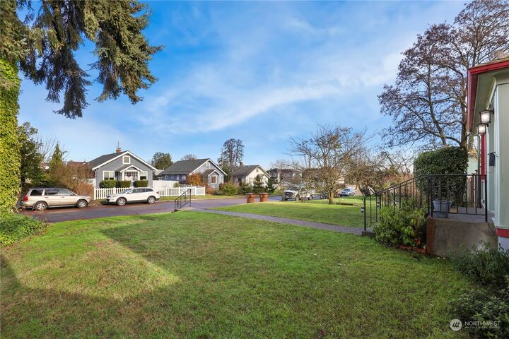 Property Photo:  2512 S Melrose Street  WA 98405 