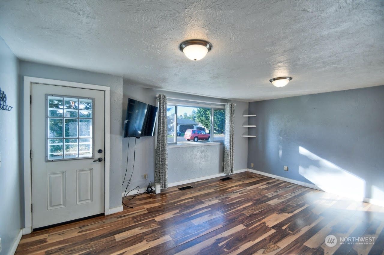 Property Photo:  402 California Avenue N  WA 98576 
