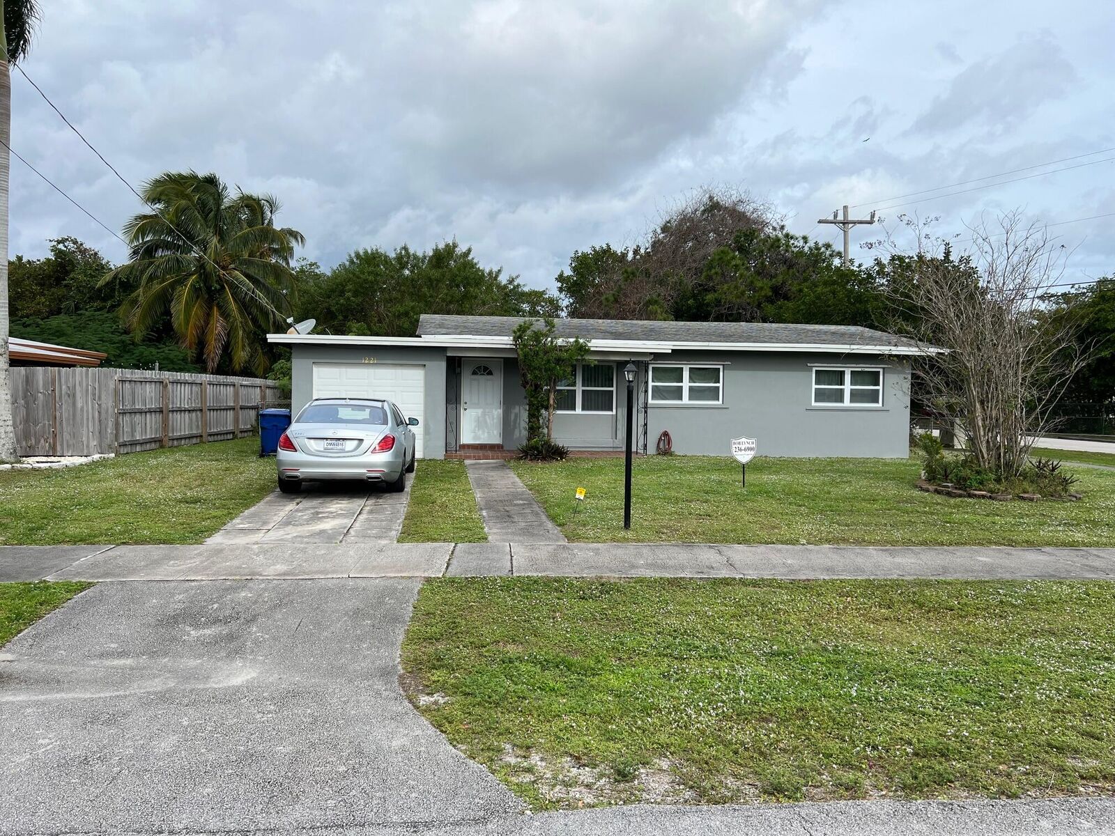 Property Photo:  1221 Mohawk Street  FL 33458 