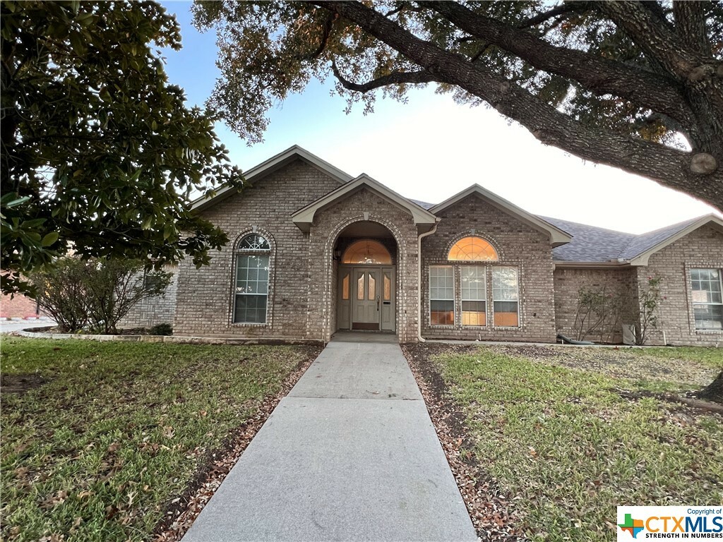 Property Photo: 5008 Lakeshore Drive TX 76543
