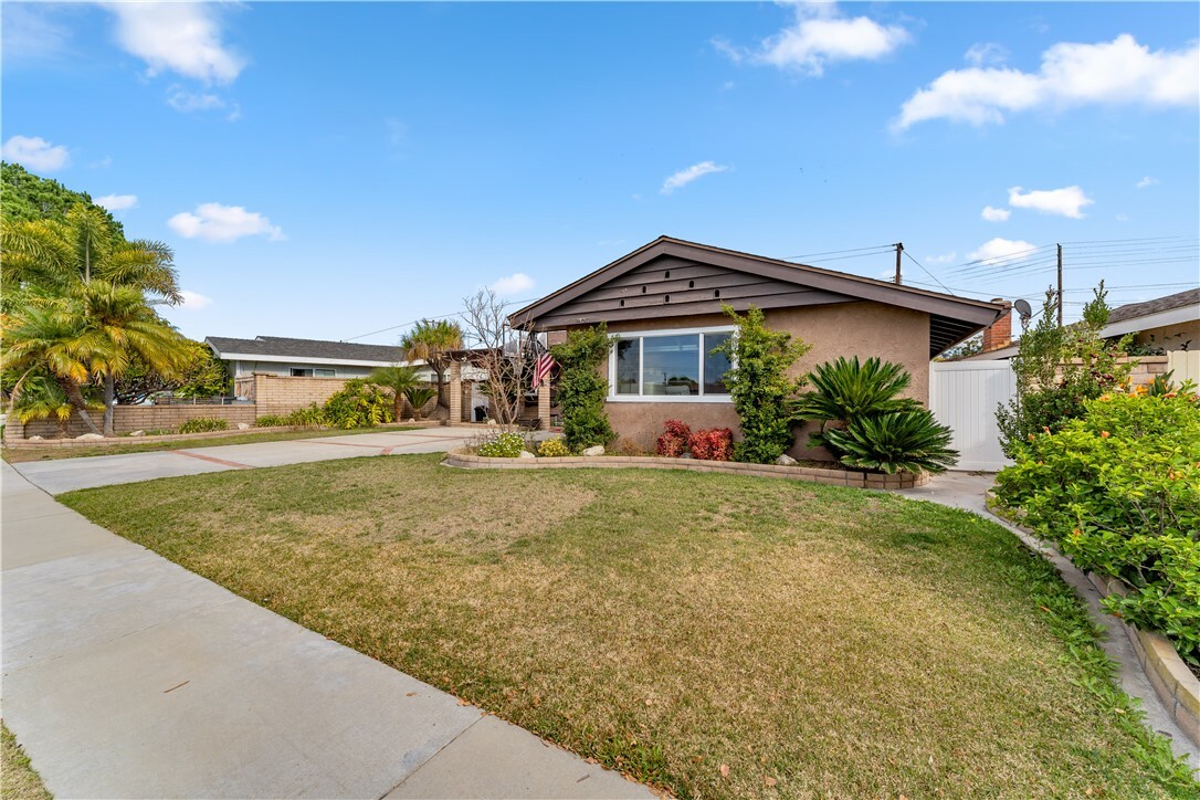 Property Photo: 11628 Groveside Avenue CA 90604