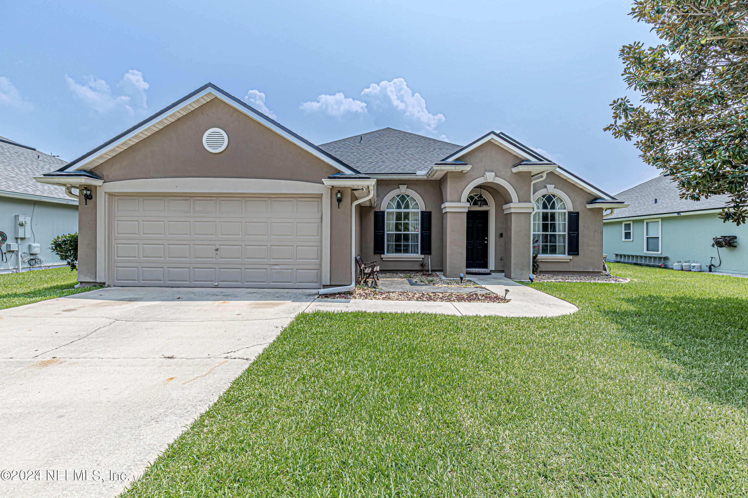 Property Photo:  1652 Redstone Court  FL 32092 