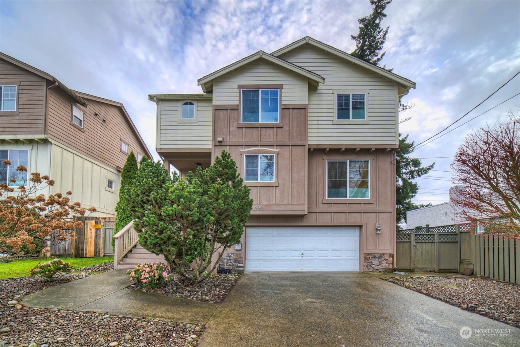 Property Photo:  409 11th Street Pl  WA 98337 