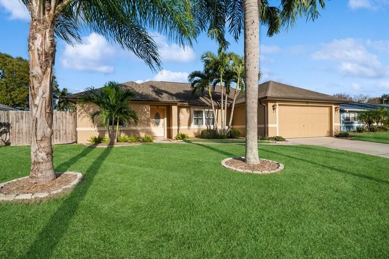 Property Photo:  880 Brookview Lane  FL 32955 