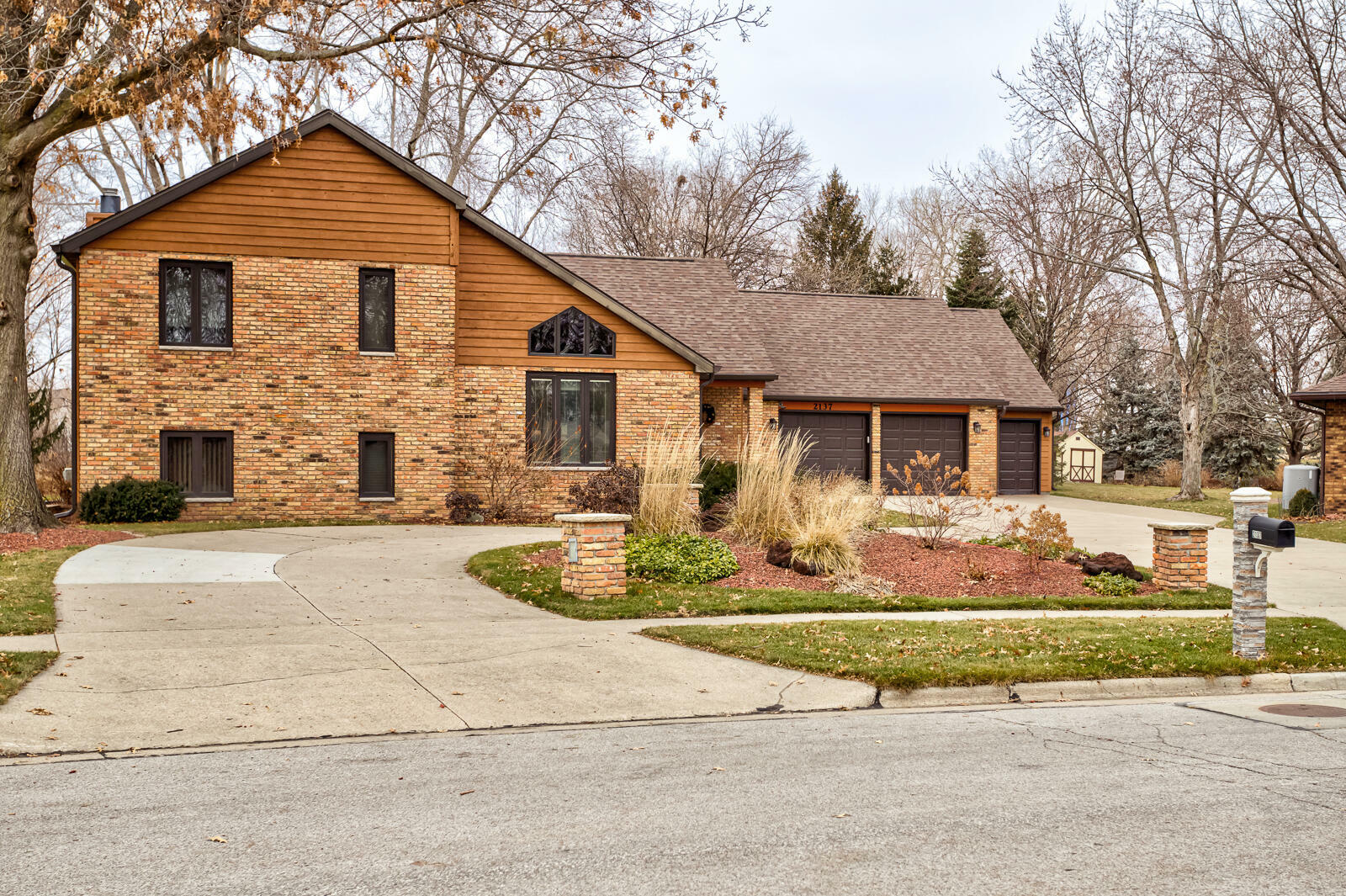 Property Photo:  2137 Polk Drive  IA 50010 