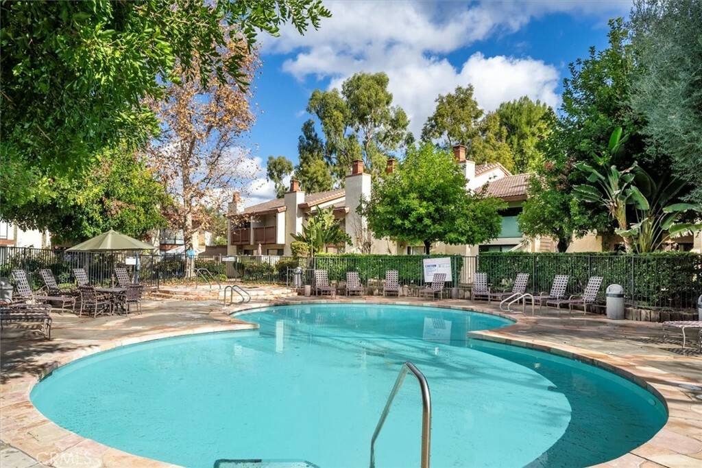 Property Photo: 5720 Owensmouth Avenue 170 CA 91367