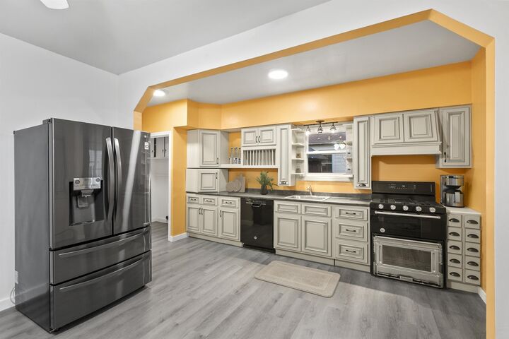 Property Photo:  158 Willard Street  NH 03570 