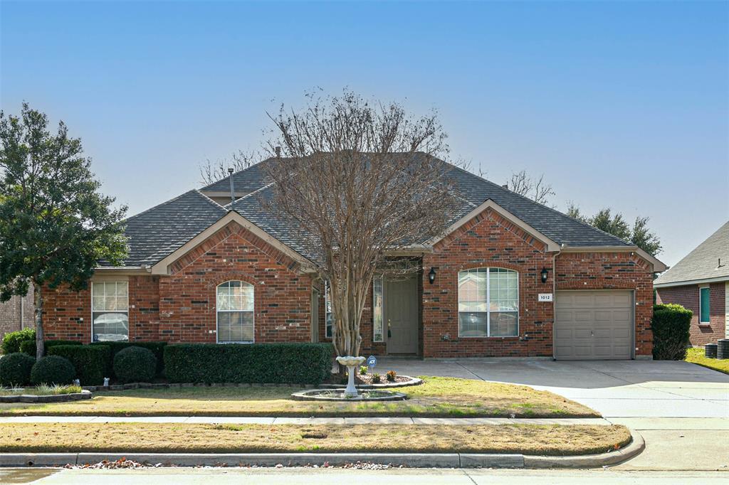 Property Photo:  1012 Huntington Trail  TX 76063 