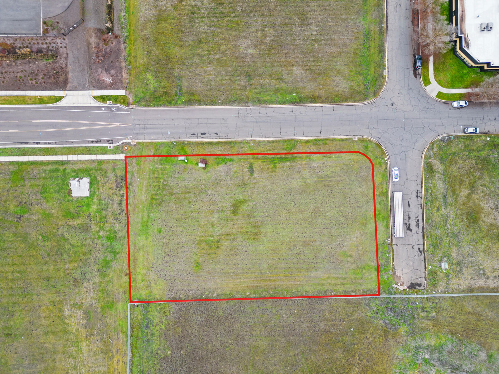 Property Photo:  4702 Industry Drive  OR 97502 