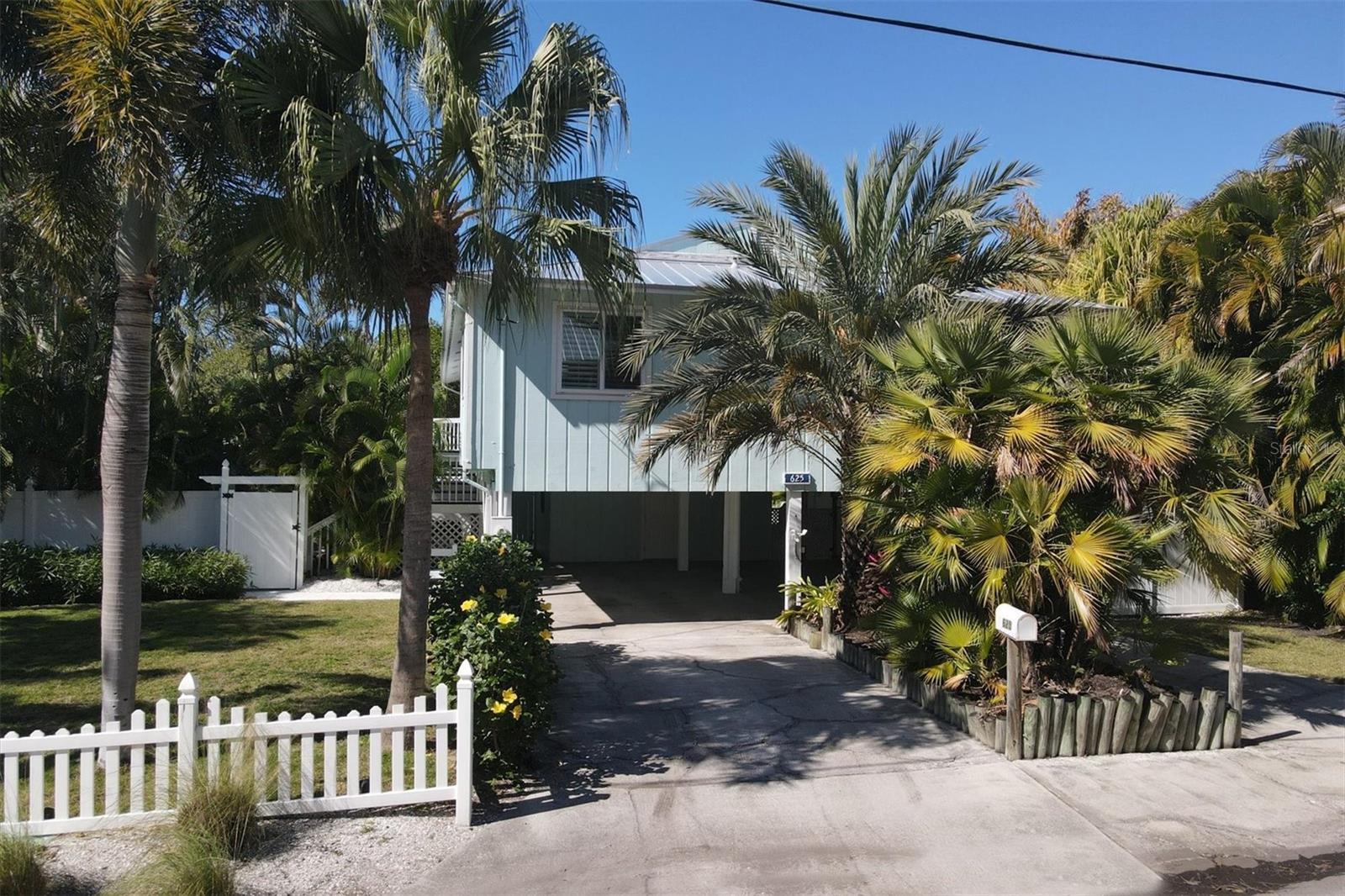 Property Photo:  625 Norton Street  FL 34228 