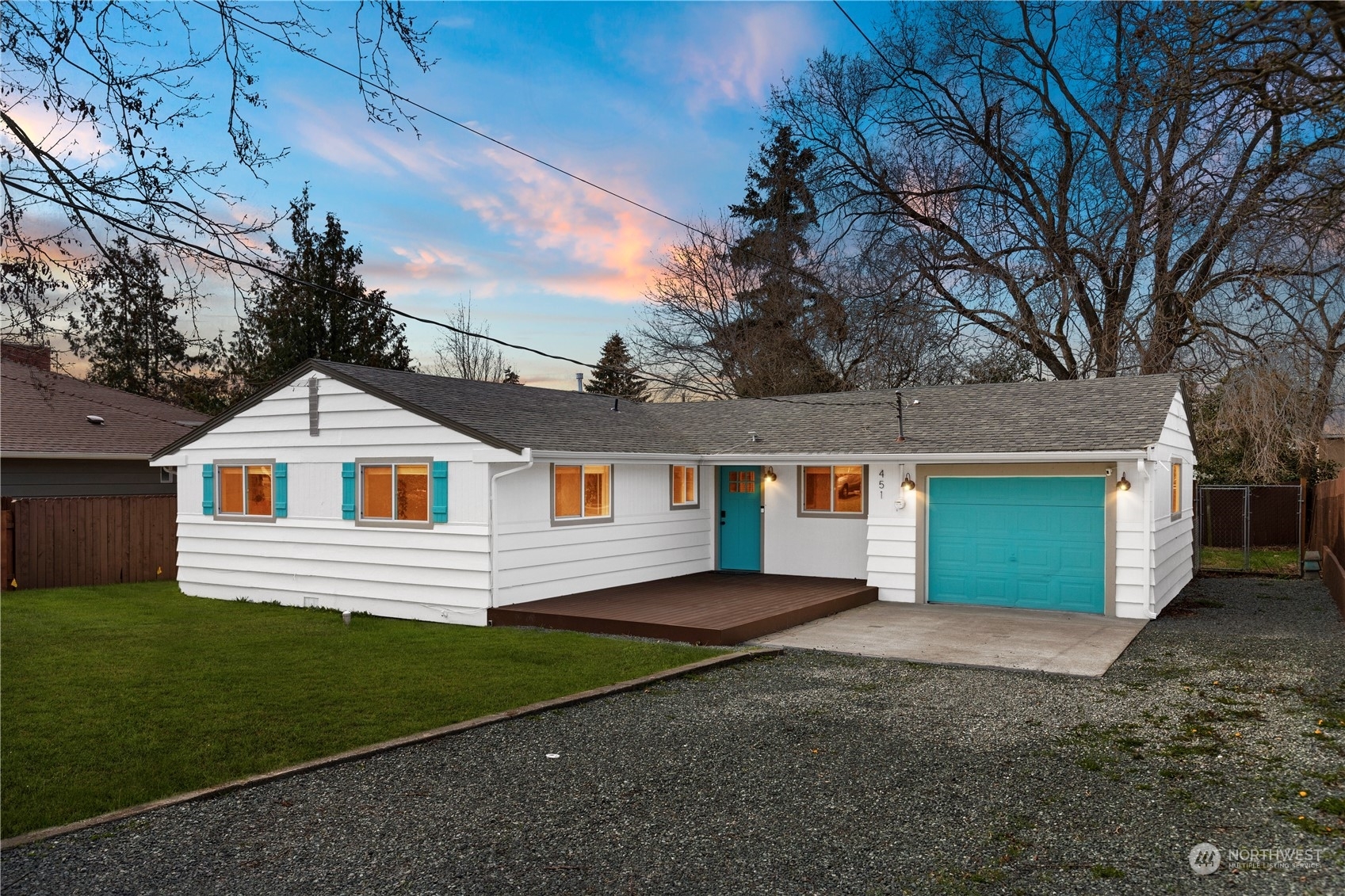 Property Photo:  451 SE Quaker St  WA 98277 