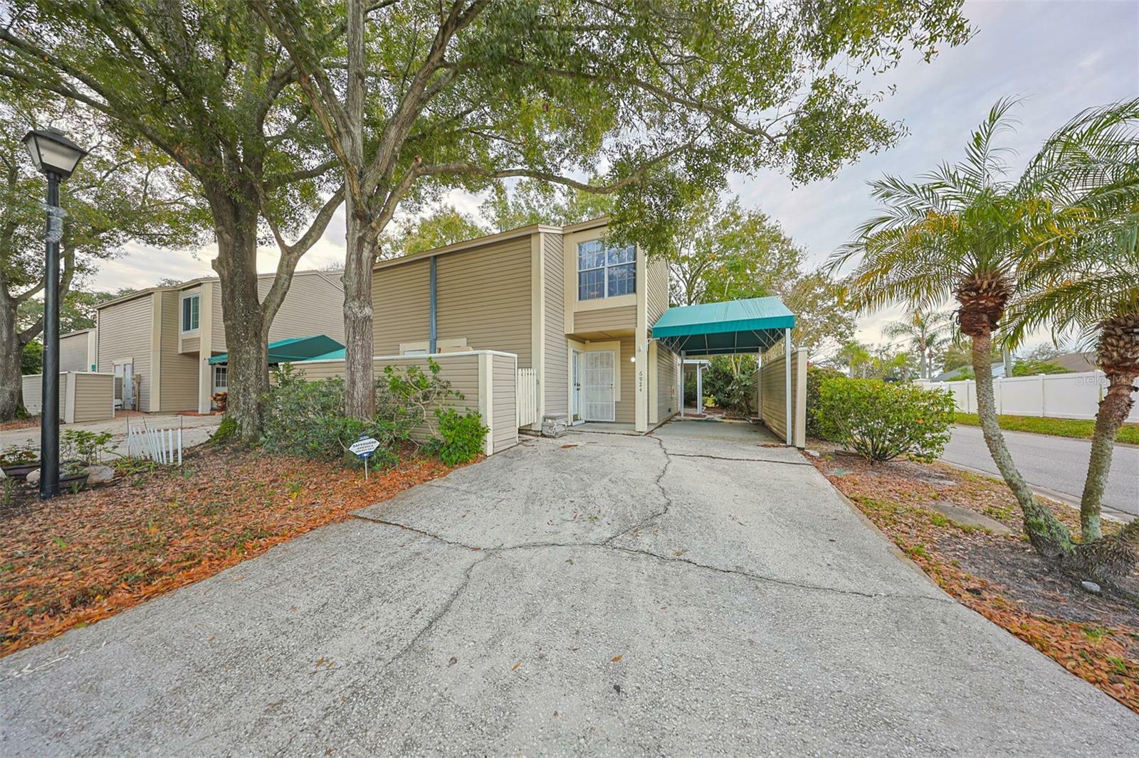 Property Photo:  6924 Lakeview Court  FL 33634 