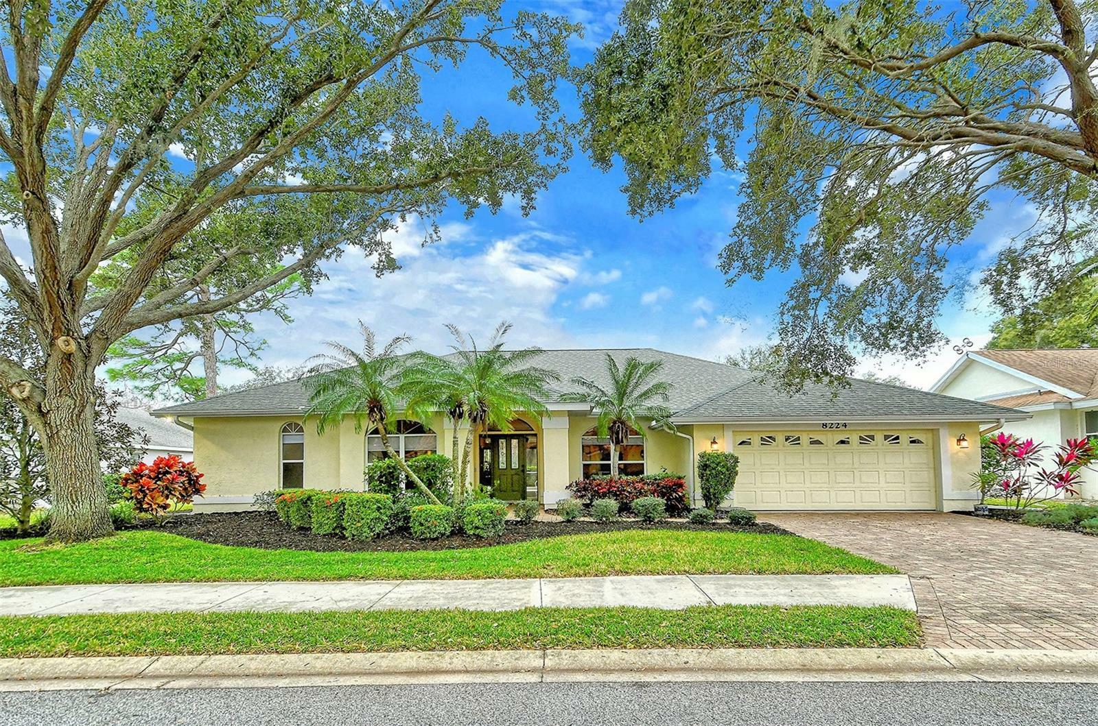 Property Photo:  8224 Shadow Pine Way  FL 34238 