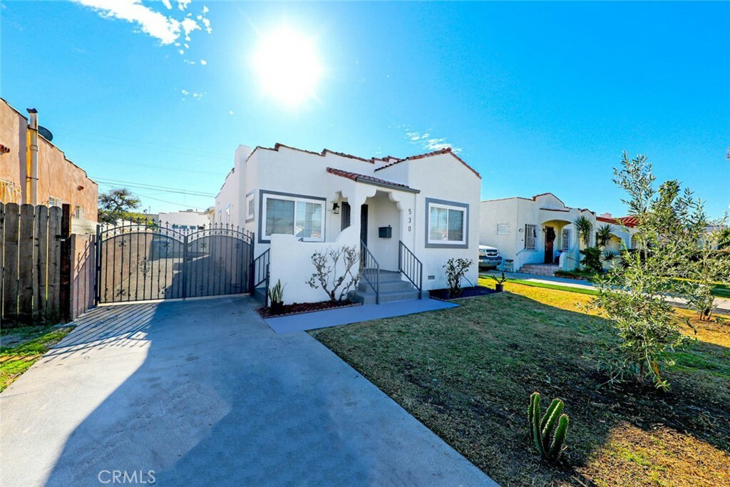 Property Photo:  530 W 105th Street  CA 90044 