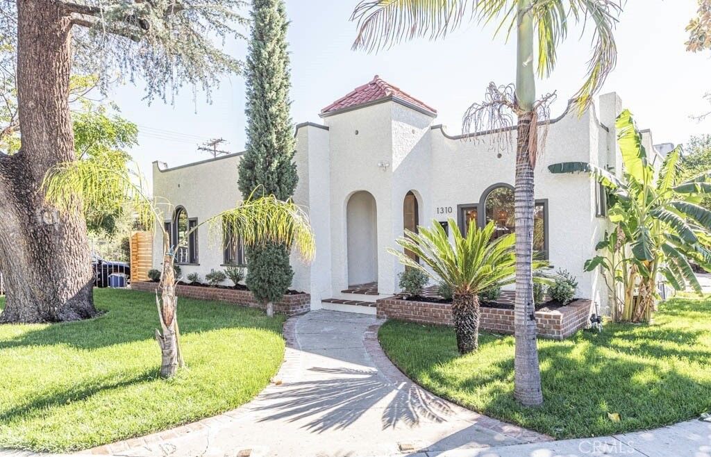 Property Photo:  1310 E Maple Street  CA 91205 