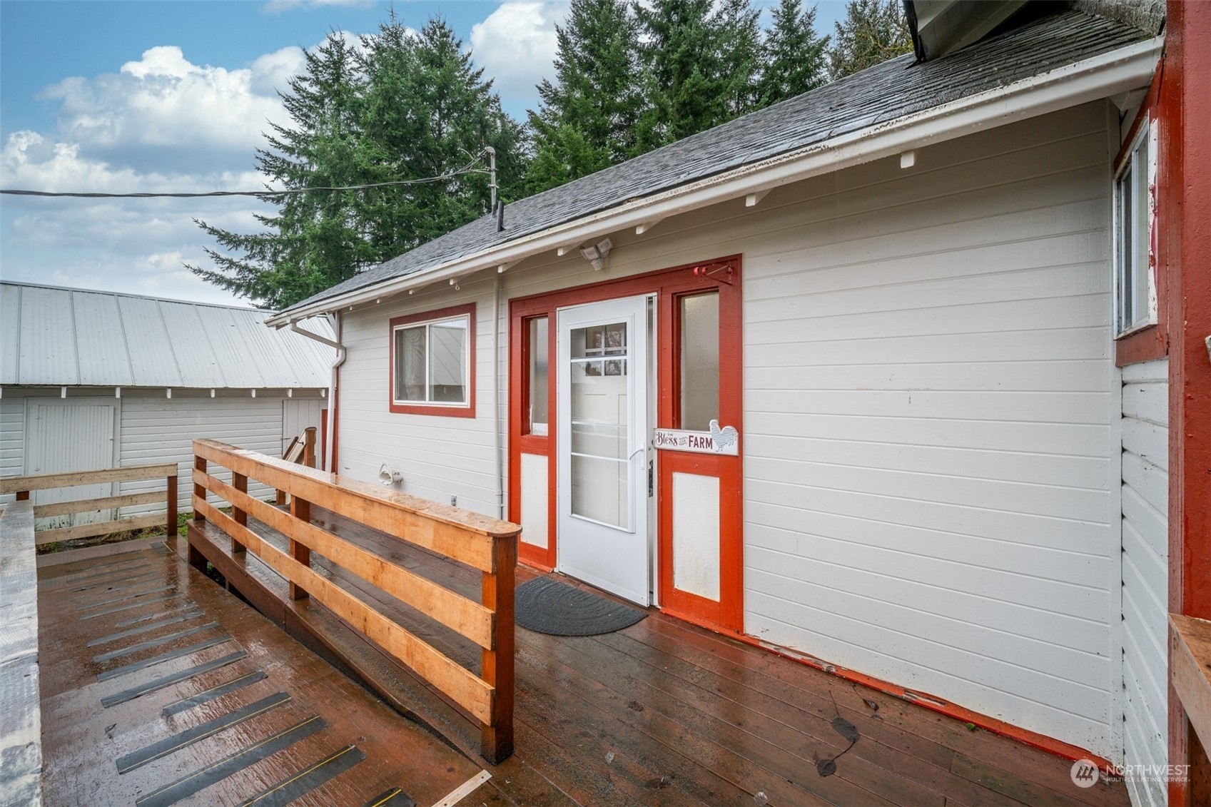 Property Photo:  225 Nikula Road  WA 98596 