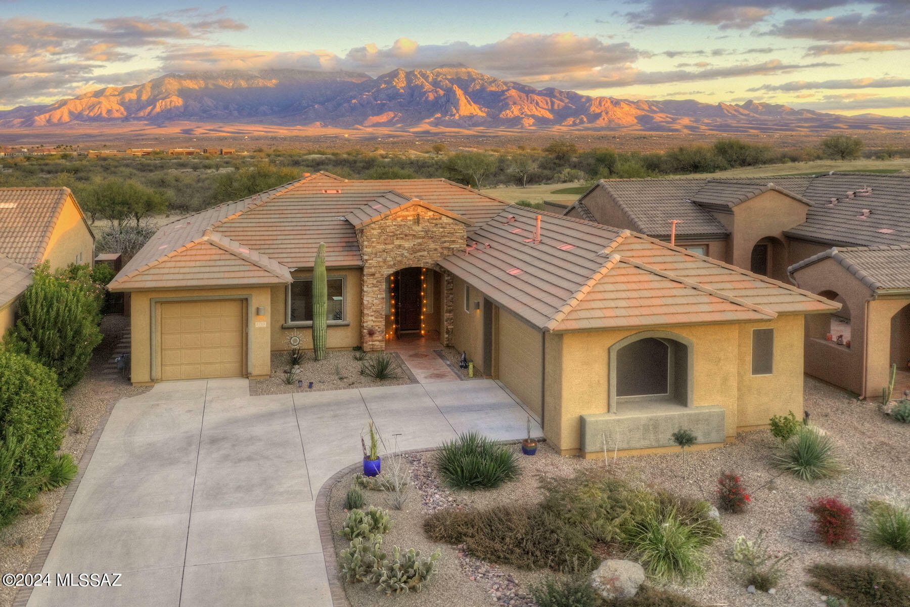 Property Photo:  5715 S Atascosa Peak Drive  AZ 85622 