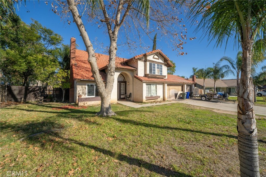 Property Photo:  2397 N Apple Avenue  CA 92377 