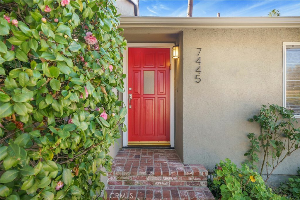 Property Photo:  7445 Mammoth Avenue  CA 91405 