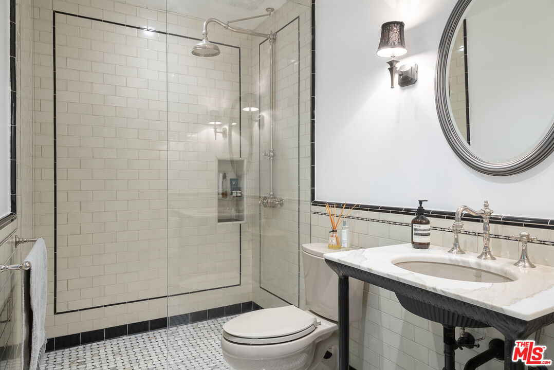 Property Photo: 1317 Cordell Pl CA 90069