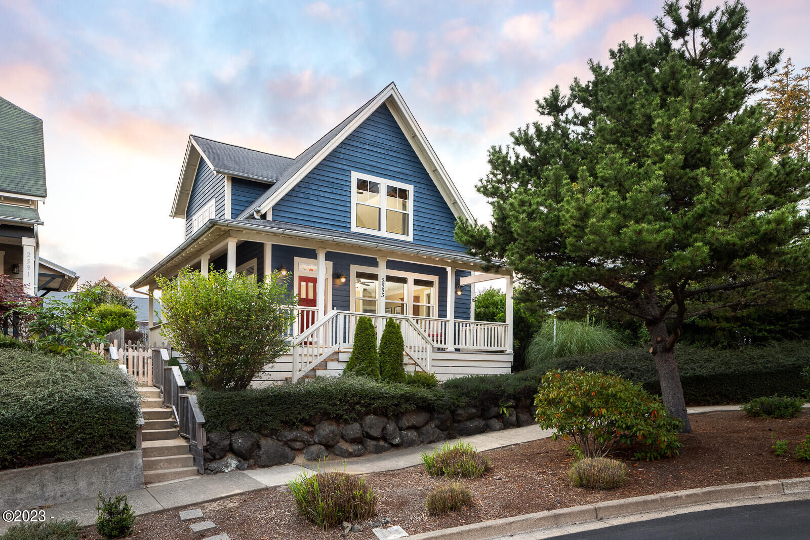 Property Photo:  2553 SW Barnacle Avenue  OR 97367 