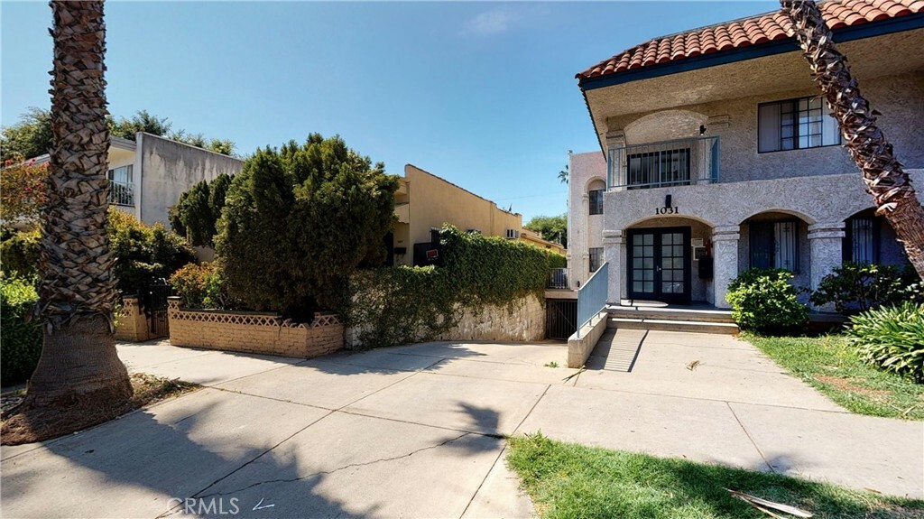 Property Photo:  1029 N Orange Grove Avenue  CA 90046 