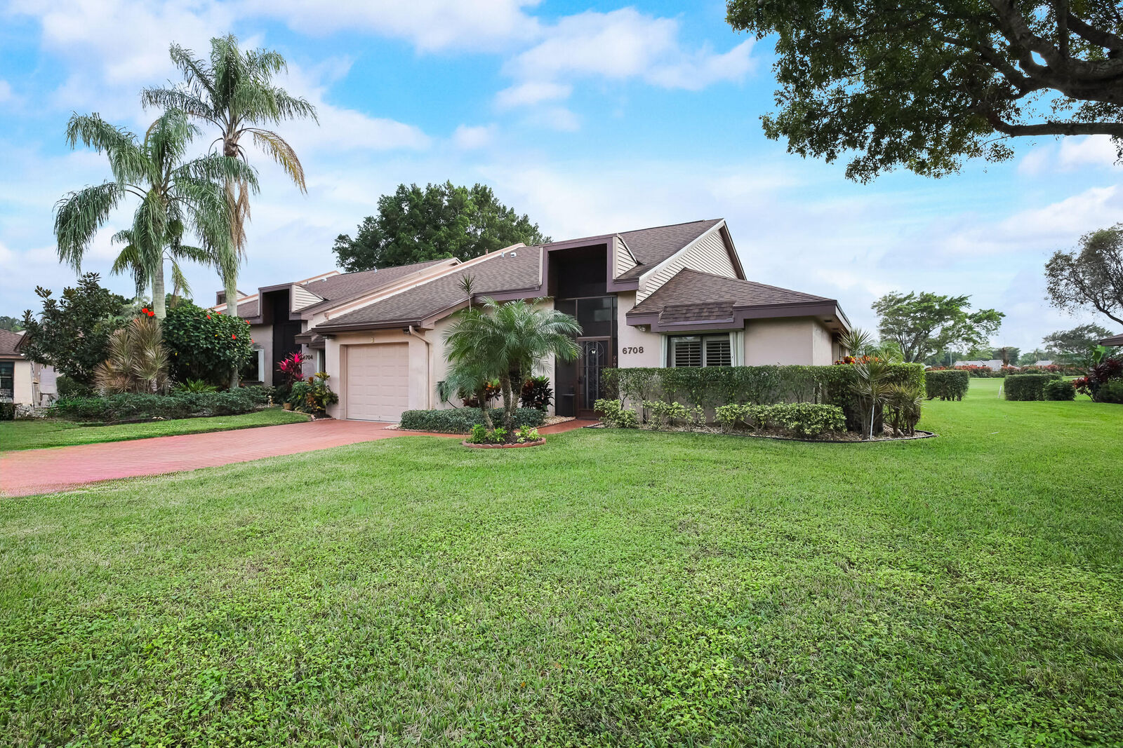 Property Photo:  6708 Versailles Court  FL 33467 