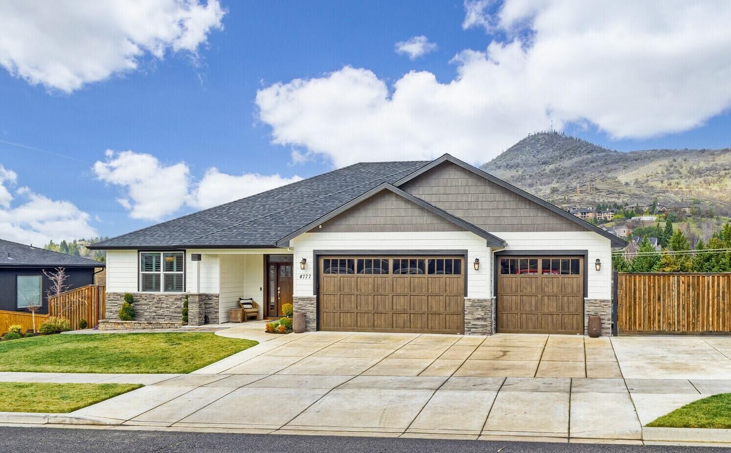 Property Photo: 4777 Hathaway Drive OR 97504