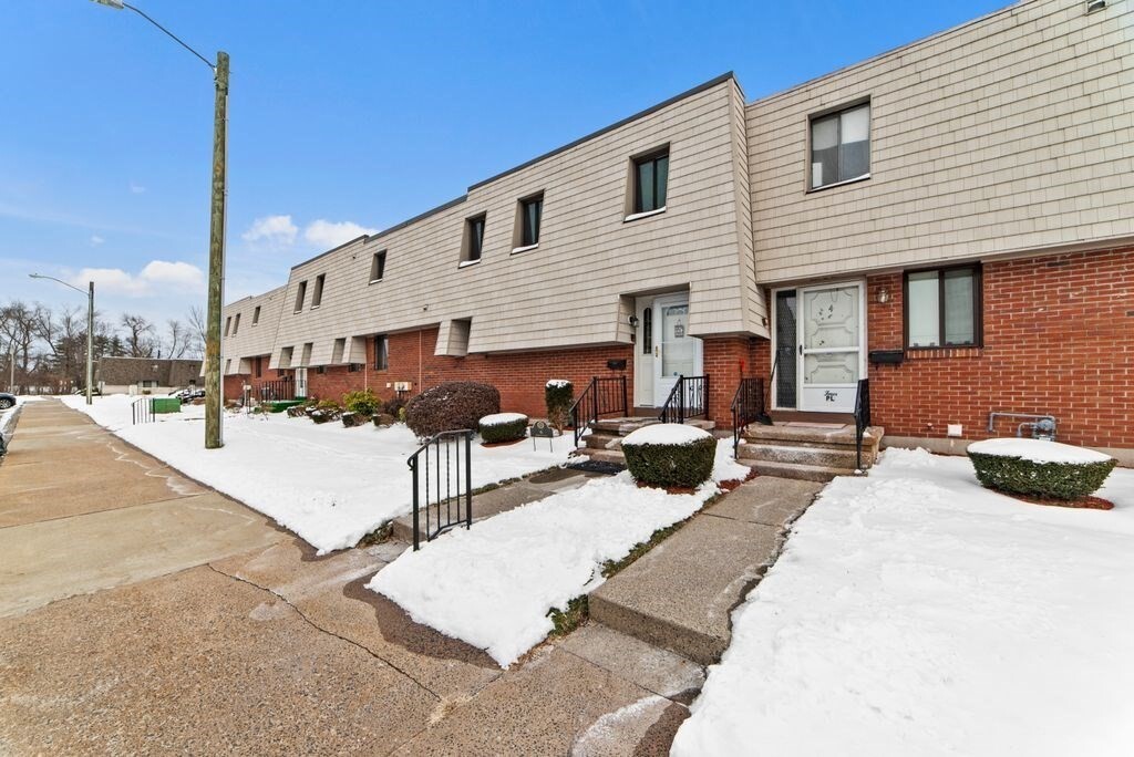 Property Photo: 6 Beekman Pl 6 MA 01001