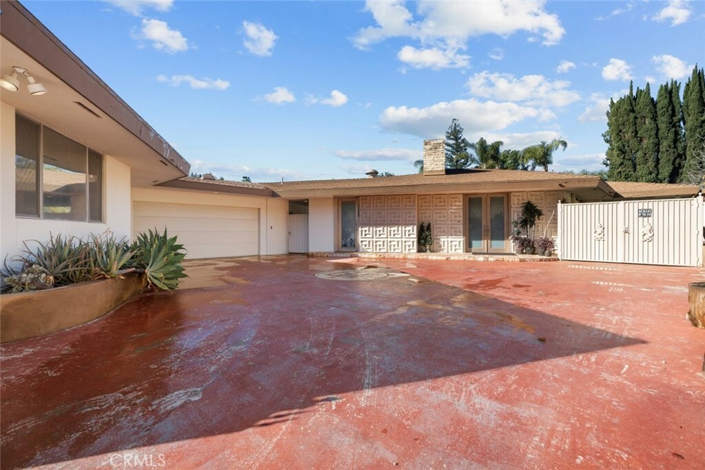 Property Photo:  10421 Beckford Avenue  CA 91326 