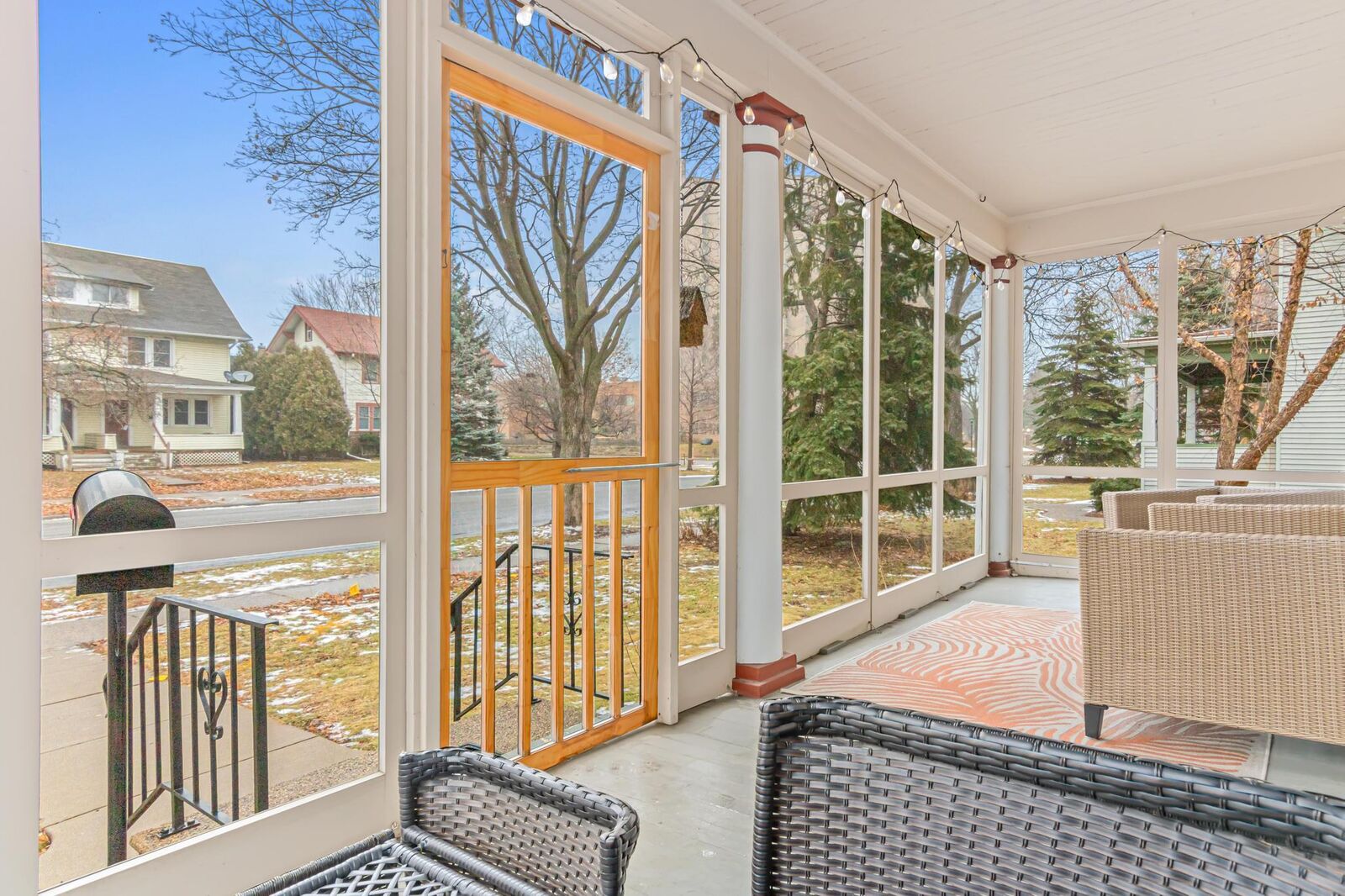 Property Photo:  1394 Englewood Avenue  MN 55104 