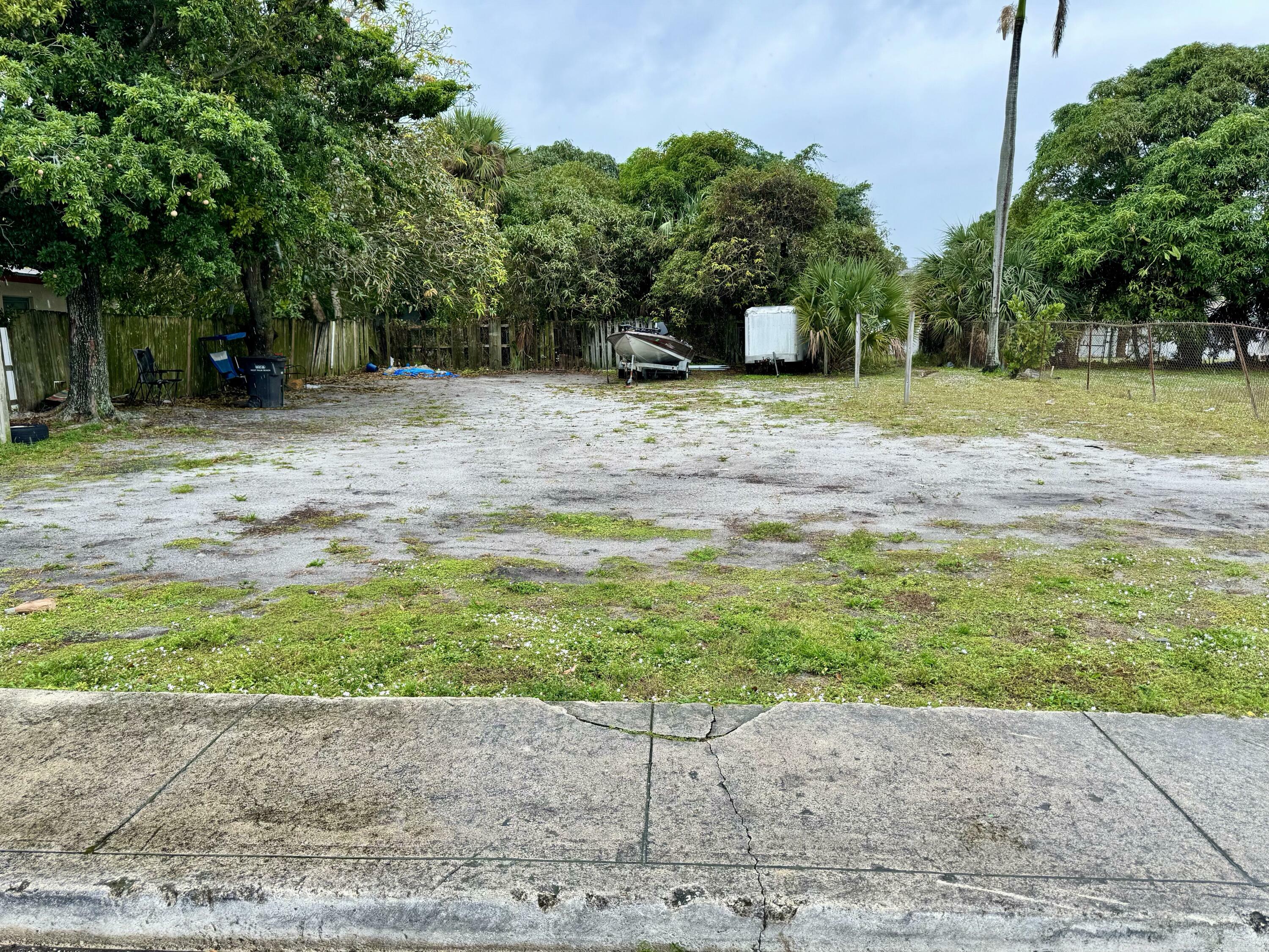 Property Photo:  1111 Windsor Avenue  FL 33401 