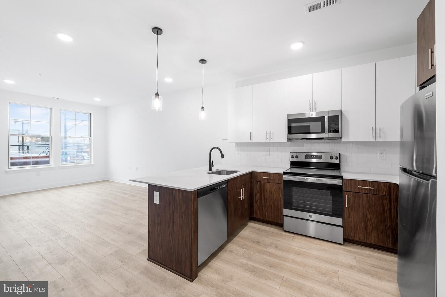 Property Photo:  943 Washington Avenue 201  PA 19147 
