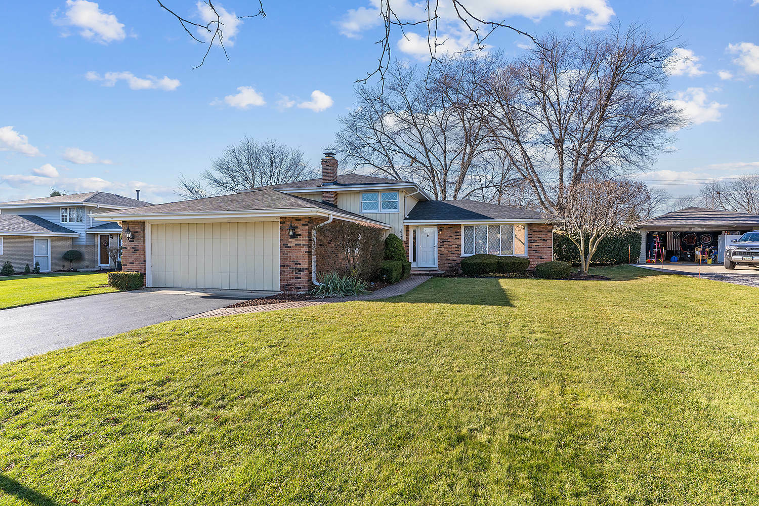 Property Photo:  10542 S Terry Drive  IL 60465 