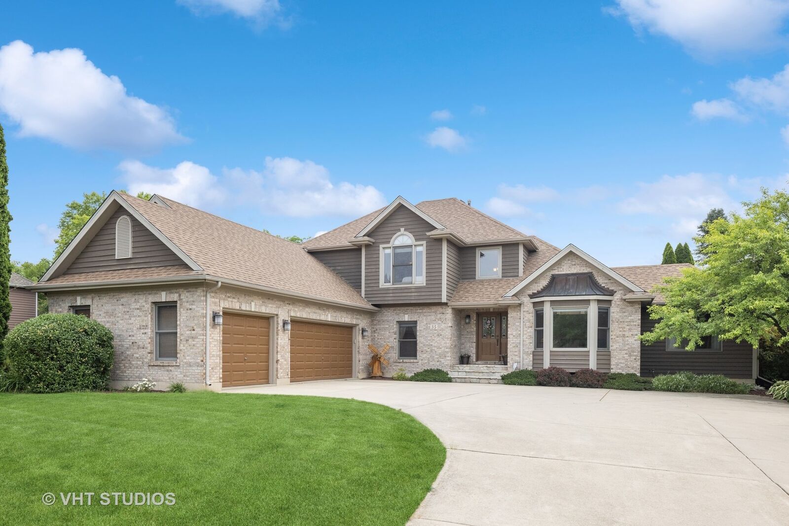 Property Photo: 35 Maple Ridge Lane IL 60560