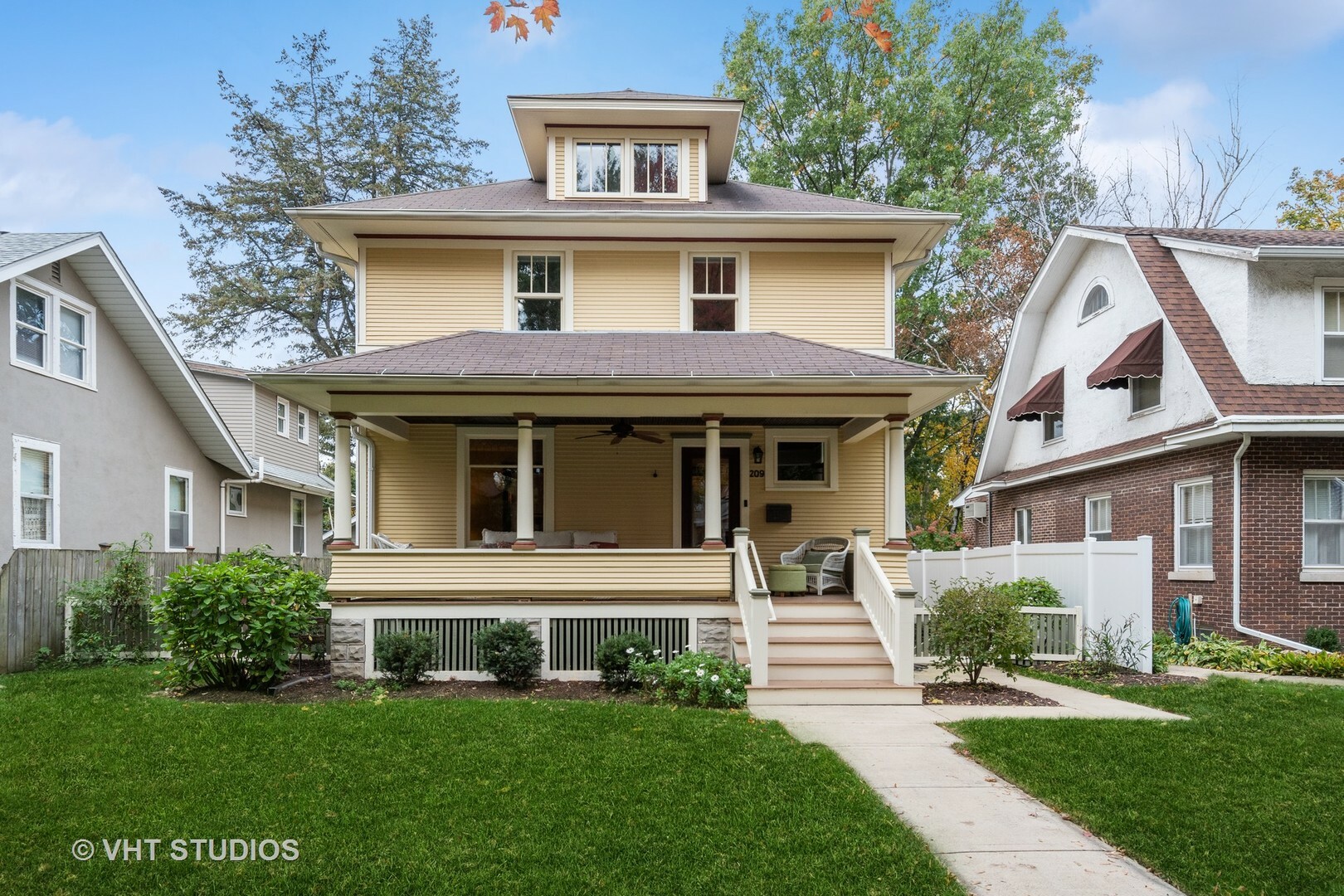 Property Photo:  209 N Columbia Street  IL 60540 