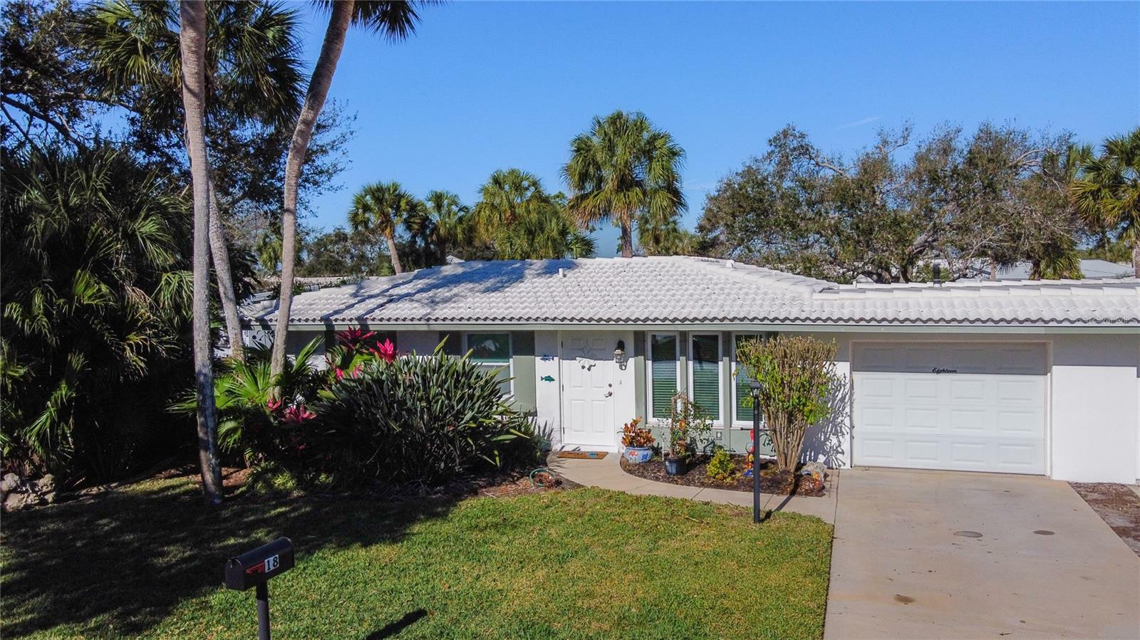 Property Photo:  18 Oakwood Drive N  FL 34223 