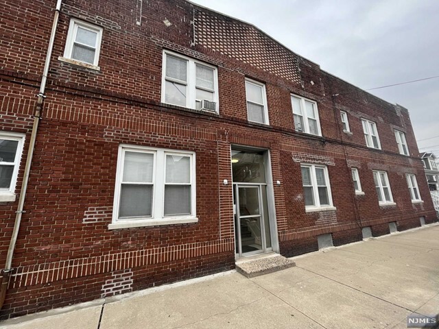 Property Photo:  382-386 Highland Avenue 204  NJ 07032 