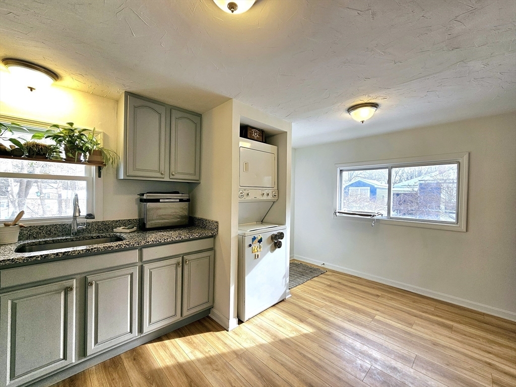 Property Photo:  11 Oakview St  MA 01605 