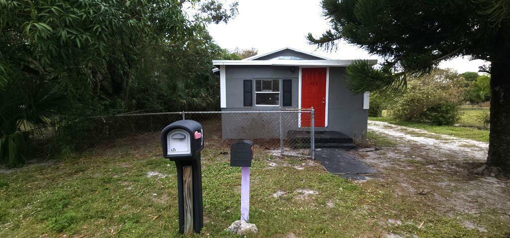 Property Photo:  425 N 26th Street  FL 34947 