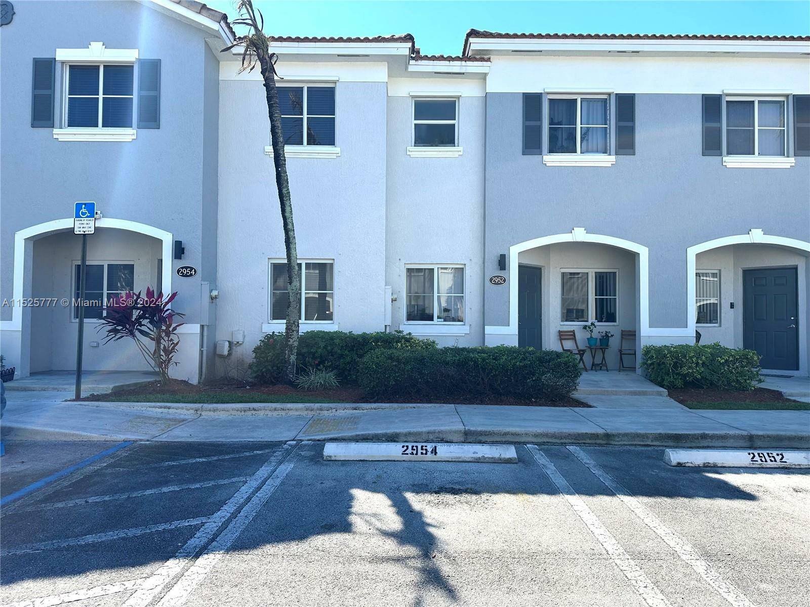 Property Photo: 2954 SE 15th Ter FL 33035