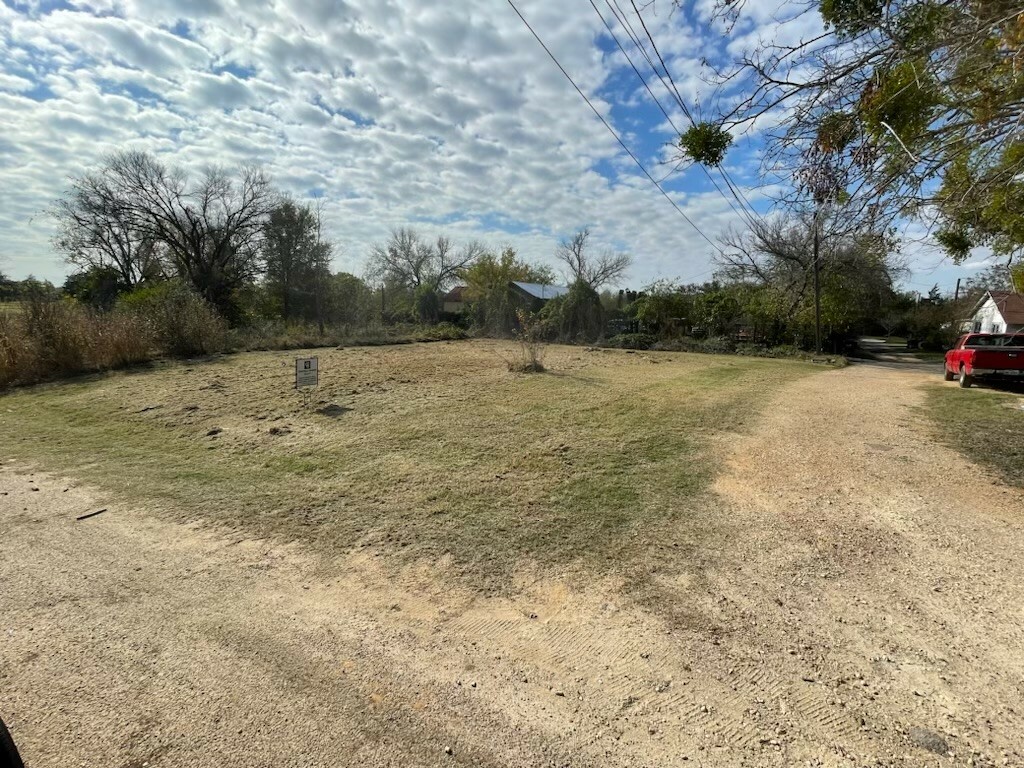 Property Photo:  920 E Cameron (Highway 79) Avenue 4  TX 76567 