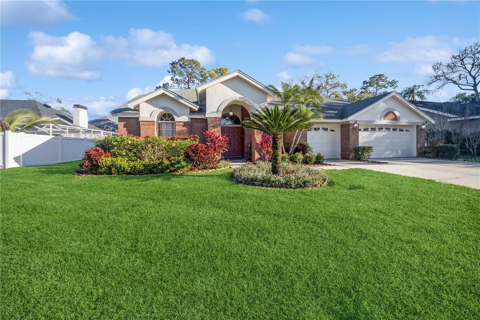 Property Photo:  2113 Crooked Creek Way  FL 33596 