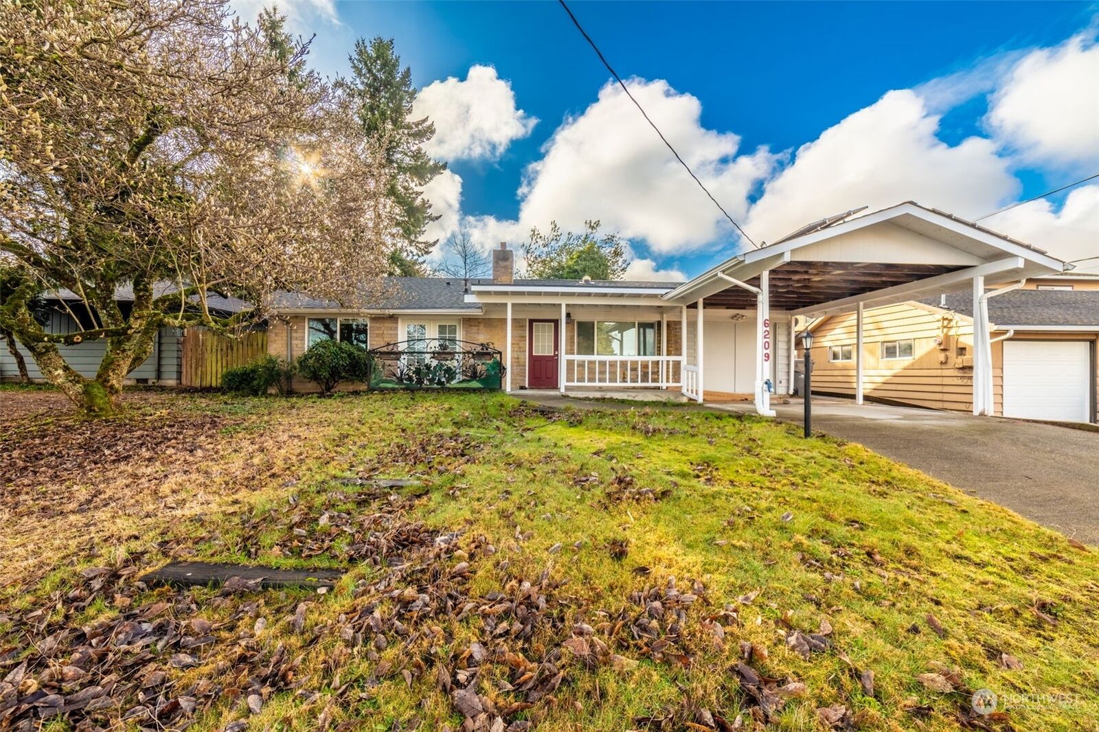 Property Photo: 6209 S 118th Place WA 98178