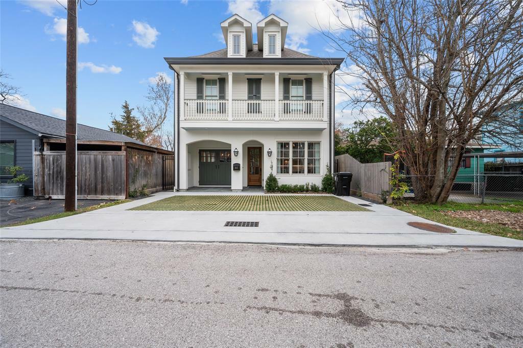 Property Photo:  2412 Arlington Street  TX 77008 