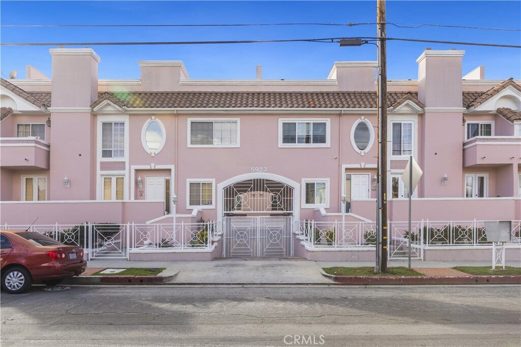 Property Photo: 5923 Etiwanda Avenue 107 CA 91356