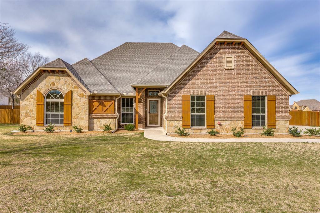 Property Photo:  300 Miramar Circle  TX 76085 