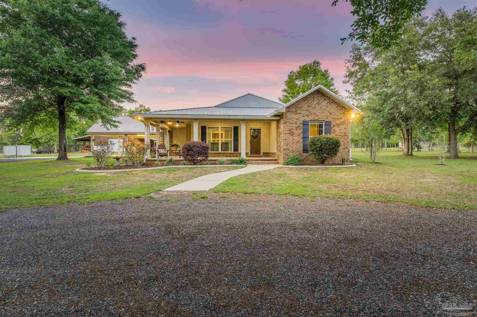 Property Photo: 7223 Martin Rd FL 32570